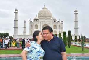 アグラ発：タージ・マハル、アグラ城、ベイビー・タージ ガイド付きツアー