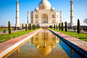 From Agra: Taj Mahal Tour with Professional Photographer
