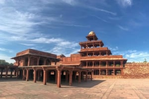 Van Agra naar Jaipur met de taxi via Fatehpur Sikri en Abhaneri
