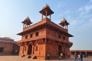 Privater Transfer von Agra nach Jaipur mit Sikri & Stepwell