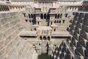 Privater Transfer von Agra nach Jaipur mit Sikri & Stepwell