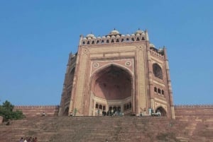 Privater Transfer von Agra nach Jaipur mit Sikri & Stepwell