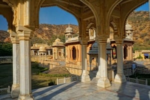 From Delhi: 2-Day Jaipur Tour with Palaces, Forts & Culture