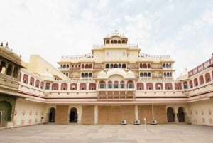 From Delhi: Taj Mahal & Agra Day Tour by Gatimaan Train