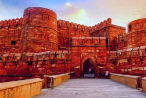 Ab Delhi: All-Inclusive Taj Mahal Tagestour mit Transfers