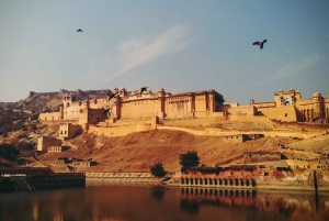 From Delhi: 2-Day Jaipur Tour with Palaces, Forts & Culture