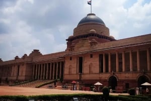 De Deli: passeio privado pelo Taj Mahal e pela cidade de Agra num SUV