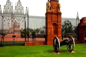 De Deli: passeio privado pelo Taj Mahal e pela cidade de Agra num SUV