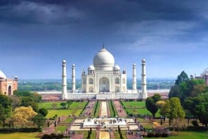 Delhistä: Päiväretki Taj Mahaliin, linnoitukseen ja Baby Tajille autolla