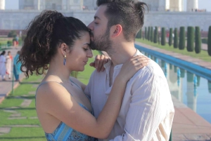 From Delhi: Taj Mahal & Agra Tour by Gatimaan Express Train