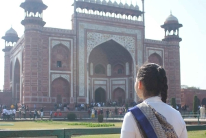 From Delhi: Taj Mahal & Agra Tour by Gatimaan Express Train