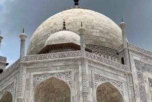 From Delhi: Taj Mahal & Agra Day Trip with Jaipur Drop