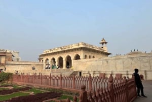 From Delhi: Taj Mahal & Agra Day Trip with Jaipur Drop