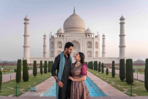Da Delhi: tour dell'alba al Taj Mahal con pranzo in un hotel a 5 stelle