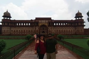 From Jaipur: 2 Day Taj Mahal Overnight Tour By Car