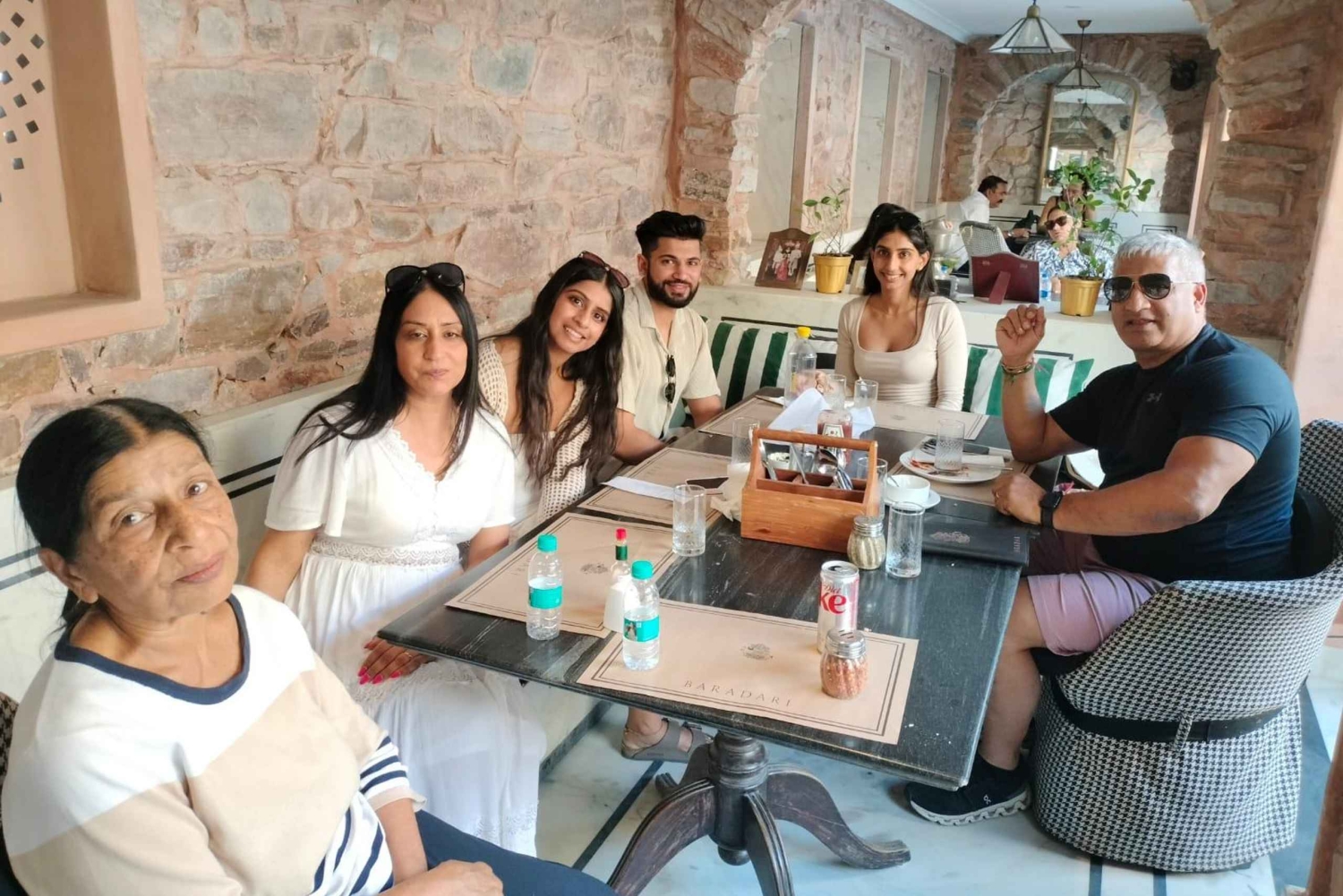 ジャイプールから地元のバザールで4時間のショッピングツアー