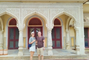 ジャイプールから地元のバザールで4時間のショッピングツアー