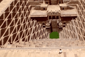 From Jaipur: Abhaneri Stepwell & Bhangarh Fort Day Trip