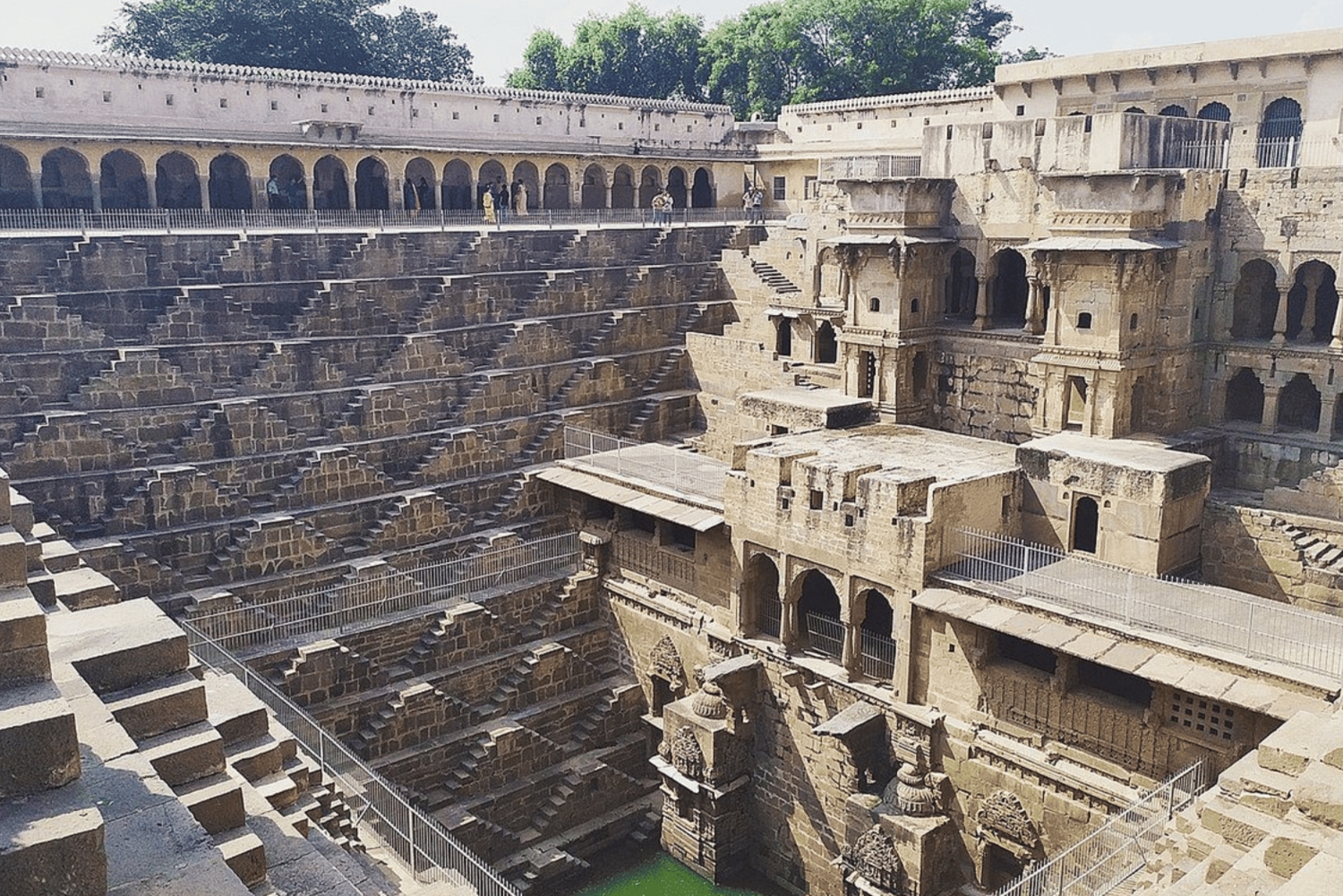 Von Jaipur aus: Tagestour zum Chand Baori und Bhangarh Fort
