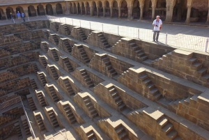Von Jaipur aus: Tagestour zum Chand Baori und Bhangarh Fort