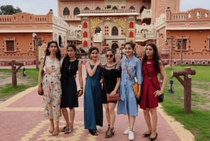 ジャイプル発：ガルタ寺院を訪れるプライベートジャイプル市内ツアーをご案内します