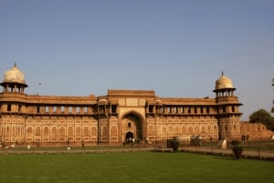 Päiväretki Fatehpur Sikriin ja Taj Mahaliin Jaipurista