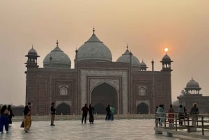Depuis Jaipur : visite du Taj Mahal et du fort d'Agra et transfert à Delhi