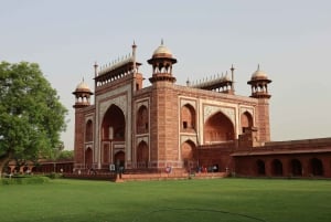 From Jaipur: Taj Mahal & Agra Private Day Trip