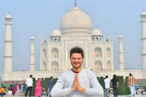 From Jaipur: Taj Mahal Guided and Agra Tour By Car