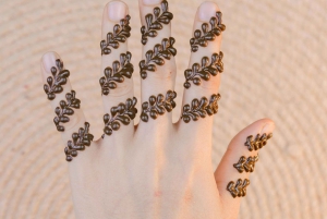 Henna en las manos en Jaipur