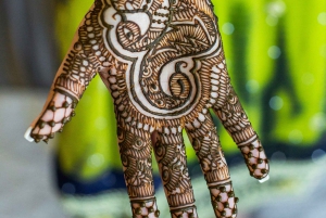 Henna en las manos en Jaipur