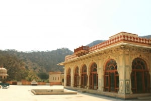 Скрытые жемчужины Джайпура с местным жителем (экскурсия на полдня в автомобиле переменного тока)