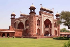 Jaipur: 3-Day Golden Triangle Tour to Agra & Delhi