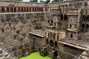 Jaipur: Abhaneri Step Wells & Haunted Bhangarh Day Tour