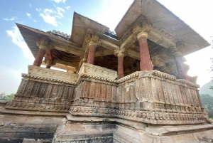 Jaipur: Abhaneri Step Wells & Haunted Bhangarh Day Tour