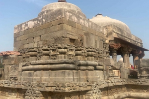 Jaipur: Abhaneri Step Wells & Haunted Bhangarh Day Tour