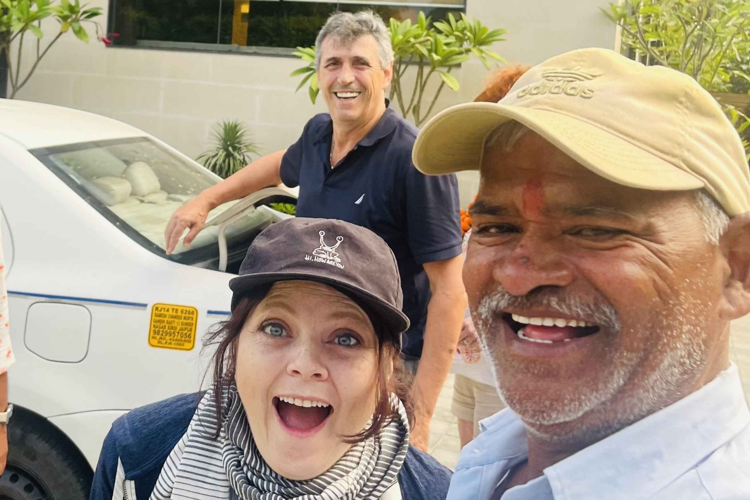 Jaipur: Odbiór z lotniska prywatnym samochodem.