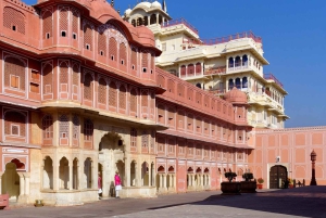 Jaipur: Amber Fort, City Palace and Hawa Mahal Private Tour
