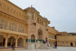 Jaipur: Amber Fort, City Palace and Hawa Mahal Private Tour