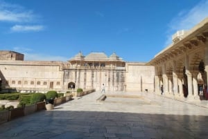 Jaipur: Amber Fort Guided Tour and Entry Ticket