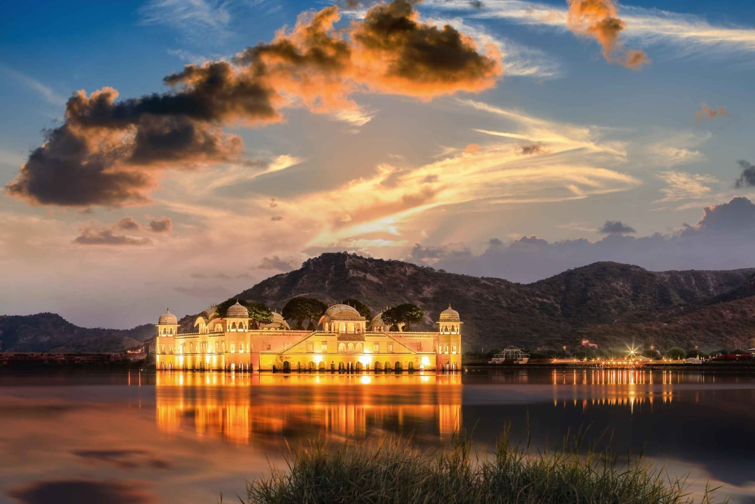 Jaipur Amerin linnoitus, Jal Mahal ja Stepwell Yksityinen puolipäiväinen retki