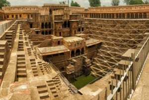 From Jaipur: Day Trip to Chand Baori and Bhangarh Fort