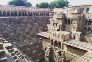 Von Jaipur aus: Tagestour zum Chand Baori und Bhangarh Fort
