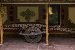 Jaipur: Chokhi Dhani com transporte privado e jantar