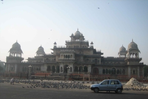 ジャイプル：市内の見どころを巡るツアー（現地の移動サービス利用）