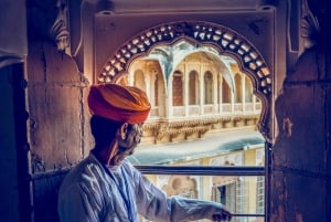 Visite de la ville de Jaipur : City Palace, Jantar, Hawa & Jal Mahal