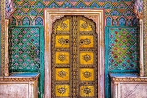 Delhistä: Yksityinen Jaipur-kierros asiantuntijaoppaalla ja nouto