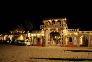 Jaipur: Visita cultural nocturna y cena en Chokhi Dhani