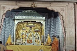 Jaipur: Govind Devji Temple & City Palace Private Tour