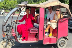 Tour de la ciudad de Jaipur de medio día en E-Rickshaw con Conductora